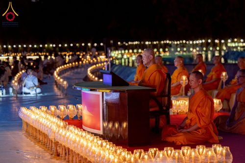 ภาพ No.266301:วันพุธที่ 5 พฤศจิกายน พ.ศ. 2568 (วันพระ ขึ้น 15 ค่ำ เดือน 12) พิธีลอยกระทงธรรม  ณ สระมหาเศรษฐีทะเลบุญ มหาวิหารพระมงคลเทพมุนี วัดพระธรรมกาย จ.ปทุมธานี