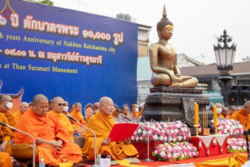 ภาพ No.126336:พิธีทำบุญเมืองนครราชสีมา ฉลอง 556 ปี ตักบาตรพระ 10,000 รูป ในวันเสาร์ที่ 2 มีนาคม พ.ศ.2567 ณ อนุสาวรีย์ท้าวสุรนารี จ.นครราชสีมา จัดโดย คณะสงฆ์จังหวัดนครราชสีมา ร่วมกับสำนักงานจังหวัดนครราชสีมา