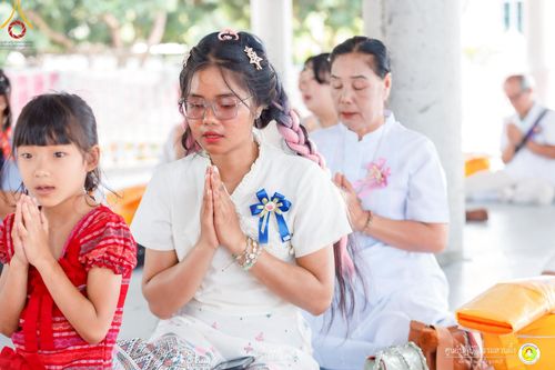 ภาพ No.215955:วันพฤหัสบดีที่ 3 เมษายน พ.ศ. 2568 พิธีบรรพชาสามเณร ภาคฤดูร้อน รุ่นที่ 15  บูชาธรรมหลวงพ่อธัมมชโย 81 ปี 81 รูป ณ ศูนย์ปฏิบัติธรรมสวนผึ้ง จ.ราชบุรี