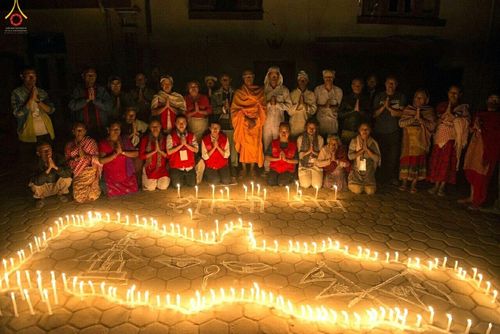 ภาพ No.17284:มูลนิธิธรรมกายช่วยเหลือผู้ประสบภัยแผ่นดินไหวที่ประเทศเนปาล