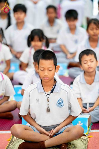 ภาพ No.304420:วันที่ 27 มกราคม พ.ศ. 2569 พิธีทอดผ้าป่าทำนุบำรุงศาสนสถาน ณ วัดบางไผ่นารถ ต.บางไทรป่า อ.บางเลน จ.นครปฐม ในโครงการธรรมยาตรา กตัญญูบูชา มหาปูชนียาจารย์ พระมงคลเทพมุนี(สด จนฺทสโร) พระผู้ปราบมาร อนุสรณ์สถาน 7 แห่ง ปีที่ 14