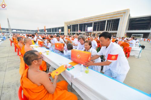 ภาพ No.326631:วันที่ 22 เมษายน พ.ศ.2569(วันคุ้มครองโลก) งานถวายมหาสังฆทาน 40,000 กว่าวัดทั่วประเทศ บรรยากาศความปลื้มตลอดทั้งวัน