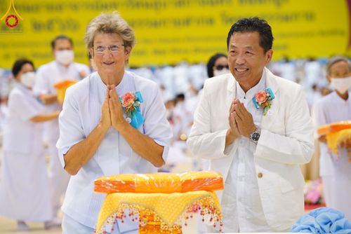 ภาพ No.92300:พิธีทอดกฐินธรรมชัยเพื่อสร้างอาคาร 115 ปี คุณยายอาจารย์มหารัตนอุบาสิกาจันทร์ ขนนกยูง อาทิตย์ต้นเดือนที่ 5 พฤศจิกายน พ.ศ. 2566 ณ วัดพระธรรมกาย จ.ปทุมธานี