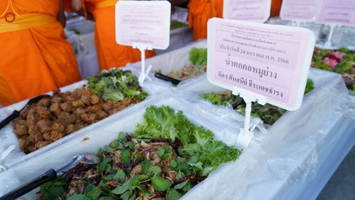 ภาพ No.74048:พิธีถวายภัตตาหารเป็นสังฆทาน แด่คณะพระธรรมยาตราฯ ในโครงการธรรมยาตรากตัญญูบูชา มหาปูชนียาจารย์ พระมงคลเทพมุนี(สด จนฺทสโร) พระผู้ปราบมาร อนุสรณ์สถาน 7 แห่ง ปีที่ 11 วันที่ 24 มกราคม พ.ศ. 2566