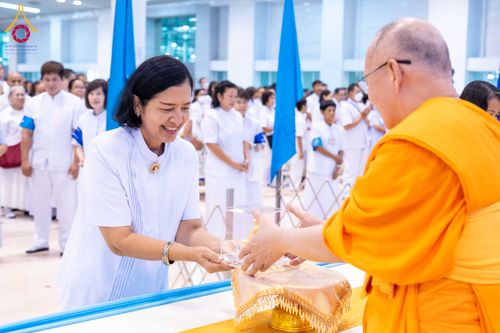 ภาพ No.338033:วันอาทิตย์ต้นเดือน 5 กรกฎาคม พ.ศ.2569 สัมมนาพิเศษ พิธีมอบพระของขวัญ ณ ห้องแก้วสารพัด1 วัดพระธรรมกาย