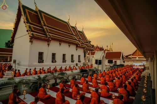 ภาพ No.73294:พิธีจุดประทีปถวายเป็นพุทธบูชา และบูชาธรรมมหาปูชนียาจารย์ ในโครงการธรรมยาตรากตัญญูบูชา มหาปูชนียาจารย์ พระมงคลเทพมุนี(สด จนฺทสโร) พระผู้ปราบมาร ปีที่ 11 ณ อนุสรณ์สถานลำดับที่ 4 สถานที่เกิดด้วยกายธรรม วัดโบสถ์ (บน) บางคูเวียง อ.บางกรวย จ.นนทบุรี วันที่ 21 