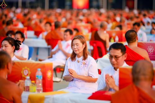 ภาพ No.324684:วันที่ 22 เมษายน พ.ศ.2569 (วันคุ้มครองโลก) บรรยากาศสาธุชน ในงานถวายมหาสังฆทาน 40,000 กว่าวัดทั่วประเทศ ณ ลานธรรม วัดพระธรรมกาย