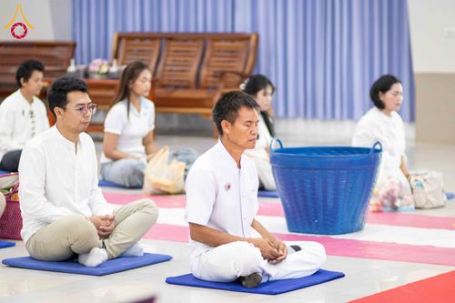 ภาพ No.321844:วันที่ 12 เมษายน พ.ศ.2569 ตักบาตรสงกรานต์ฉลองสามเณรใหม่  ณ ศูนย์ปฏิบัติธรรมระยอง(บ้านช่องลม)