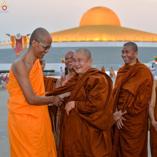ภาพ No.323140:วันที่ 19 เมษายน พ.ศ.2569 การเรียงกล่องไทยธรรม , เตรียมงานจราจร เพื่องานถวายมหาสังฆทาน 40,000 กว่าวัดทั่วประเทศ วันคุ้มครองโลก 22 เมษายน พ.ศ.2569 วัดพระธรรมกาย