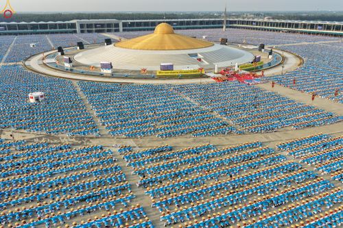 ภาพ No.323999:วันที่ 22 เมษายน พ.ศ.2569 (วันคุ้มครองโลก) พิธีถวายมหาสังฆทาน 40,000 กว่าวัดทั่วประเทศ ณ ลานธรรม พระมหาธรรมกายเจดีย์ วัดพระธรรมกาย