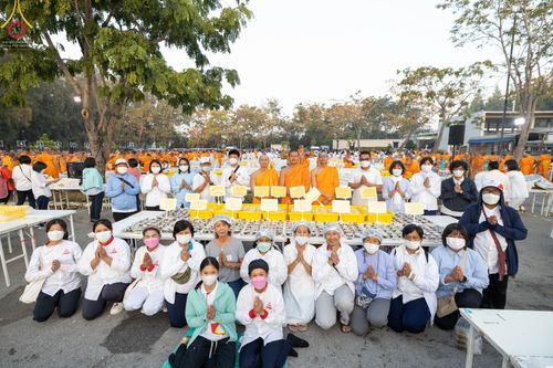 ภาพ No.71490:พิธีถวายภัตตาหารเป็นสังฆทาน แด่คณะพระธรรมยาตราฯ ในโครงการธรรมยาตรากตัญญูบูชา มหาปูชนียาจารย์ พระมงคลเทพมุนี(สด จนฺทสโร) พระผู้ปราบมาร อนุสรณ์สถาน 7 แห่ง ปีที่ 11 วันที่ 16 มกราคม พ.ศ. 2566