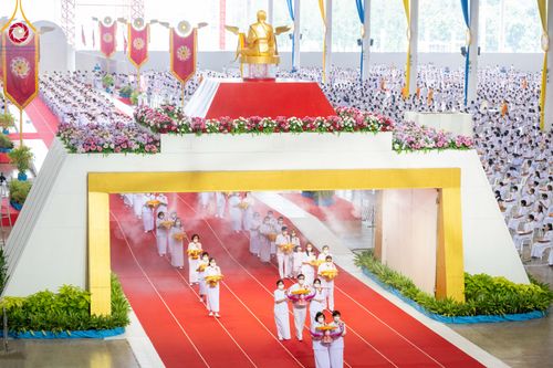 ภาพ No.89956:พิธีปฎิบัติธรรมและพิธีทอดผ้าป่าสมทบกฐินครั้งที่ 3 เนื่องใน 139 ปี วันคล้ายวันเกิดด้วยรูปกายเนื้อ พระมงคลเทพมุนี (สด จนฺทสโร) พระผู้ปราบมาร วันอังคารที่ 10 ตุลาคม พ.ศ. 2566 ณ วัดพระธรรมกาย จ.ปทุมธานี