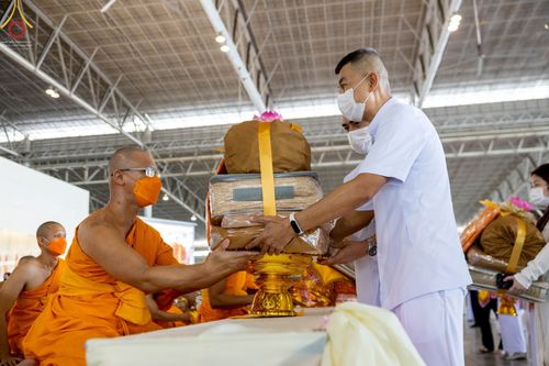 ภาพ No.66483:พิธีถวายอุปกรณ์เครื่องกันหนาว แด่คณะพระภิกษุ สามเณร วัดพระธรรมกาย วันเสาร์ที่ 10 ธันวาคม พ.ศ. 2565 ณ สภาธรรมกายสากล วัดพระธรรมกาย จ.ปทุมธานี