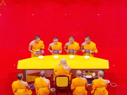 ภาพ No.338993:วันอาทิตย์ที่ 12 กรกฎาคม พ.ศ.2569 พิธีมุทิตาผู้สอบได้เปรียญธรรม ประโยค 1-2 ถึง ป.ธ.9 และ บ.ศ.1-2 ถึง บ.ศ.6 สำนักศาสนศึกษาวัดพระธรรมกาย ประจำปี 2569, พิธีมอบตราตั้งแต่งตั้งอาจารย์ใหญ่ สำนักศาสนศึกษาวัดพระธรรมกาย