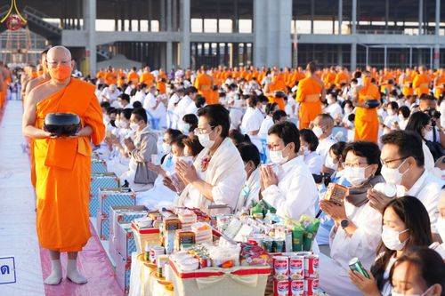 ภาพ No.68744:พิธีตักบาตรฉลองพระใหม่ วันที่ 1 มกราคม พ.ศ. 2566 ณ วัดพระธรรมกาย จ.ปทุมธานี