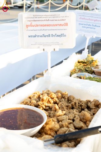 ภาพ No.106077:พิธีถวายภัตตาหารเป็นสังฆทาน แด่คณะพระธรรมยาตราฯ ในโครงการธรรมยาตรากตัญญูบูชา มหาปูชนียาจารย์ พระมงคลเทพมุนี(สด จนฺทสโร) พระผู้ปราบมาร อนุสรณ์สถาน 7 แห่ง ปีที่ 12 วันที่ 3 มกราคม พ.ศ. 2567 ณ อนุสรณ์สถานโลตัสแลนด์ จ.สุพรรณบุรี