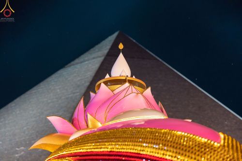 ภาพ No.69381:พิธีจุดประทีปถวายเป็นพุทธบูชา และบูชาธรรมมหาปูชนียาจารย์ ในโครงการธรรมยาตรากตัญญูบูชา มหาปูชนียาจารย์ พระมงคลเทพมุนี(สด จนฺทสโร) พระผู้ปราบมาร ปีที่ 11 ณ อนุสรณ์สถานมหาวิหารพระมงคลเทพมุนี อ.สองพี่น้อง จ.สุพรรณบุรี