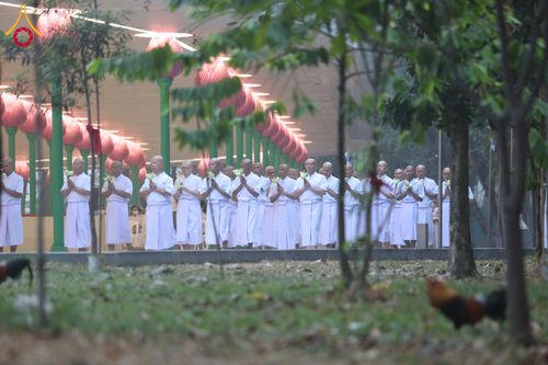 ภาพ No.298084:วันเสาร์ที่ 17 มกราคม พ.ศ. 2569 พิธีบรรพชาอุปสมบท โครงการอุปสมบทหมู่ บูชาธรรมครบ 117 ปี คุณยายอาจารย์มหารัตนอุบาสิกาจันทร์ ขนนกยูง  ณ อุโบสถพระไตรปิฎก วัดพระธรรมกาย