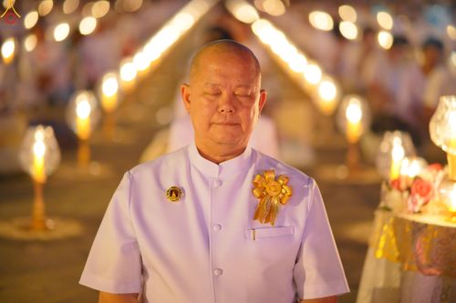 ภาพ No.308074:วันที่ 31 มกราคม พ.ศ. 2569 พิธีจุดประทีปธรรมถวายเป็นพุทธบูชา  และบูชาธรรมมหาปูชนียาจารย์ (ภาพชุดที่ 3) ณ วัดพระธรรมกาย ปทุมธานี ในโครงการธรรมยาตรา กตัญญูบูชา มหาปูชนียาจารย์ พระมงคลเทพมุนี(สด จนฺทสโร) พระผู้ปราบมาร อนุสรณ์สถาน 7 แห่ง ปีที่ 14