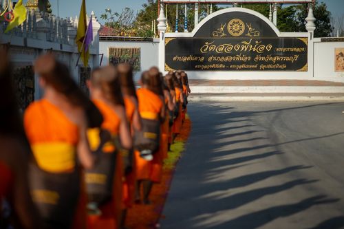 ภาพ No.70885:พิธีต้อนรับพระธรรมยาตรา ในโครงการธรรมยาตรากตัญญูบูชา มหาปูชนียาจารย์ พระมงคลเทพมุนี(สด จนฺทสโร) พระผู้ปราบมาร อนุสรณ์สถาน 7 แห่ง ปีที่ 11 วันที่ 14 มกราคม พ.ศ. 2566 ณ อนุสรณ์สถานลำดับที่ 3 สถานที่เกิดในเพศสมณะ วัดสองพี่น้อง อ.สองพี่น้อง จ.สุพรรณบุรี