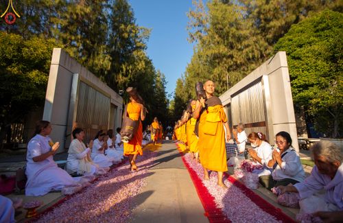 ภาพ No.105704:พิธีต้อนรับพระธรรมยาตรา ในโครงการธรรมยาตรากตัญญูบูชา มหาปูชนียาจารย์ พระมงคลเทพมุนี(สด จนฺทสโร) พระผู้ปราบมาร อนุสรณ์สถาน 7 แห่ง ปีที่ 12 วันที่ 3 มกราคม พ.ศ. 2567 ณ อนุสรณ์สถานโลตัสแลนด์ จ.สุพรรณบุรี