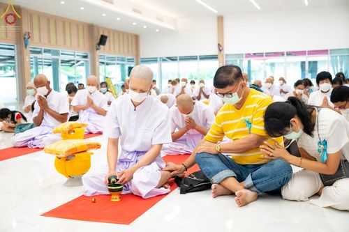ภาพ No.65631:พิธีปลงผม และพิธีขอขมามอบผ้าไตร นาคธรรมทายาท ในโครงการอุปสมบทบูชาธรรม มหาปูชนียาจารย์ประจำปี 2565 ณ ศูนย์ปฏิบัติธรรมภาคใต้ บางกล่ำ จ.สงขลา วันที่ 19 พฤศจิกายน พ.ศ. 2565