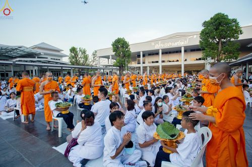 ภาพ No.78516:พิธีตัดปอยผม โครงการหน่อแก้วเปรียญธรรมรุ่นที่ 11  วันที่ 26 มีนาคม พ.ศ.2566  ณ หมู่กุฏิสามเณร อาคารค่ายจองแชมป์ วัดพระธรรมกาย
