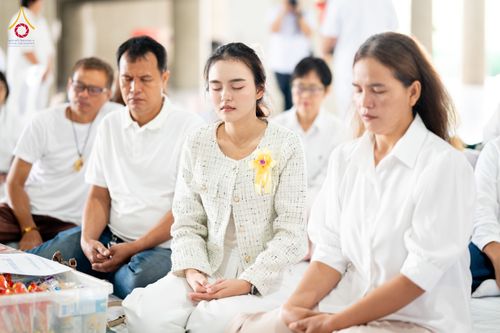 ภาพ No.336082:วันที่ 20 มิถุนายน พ.ศ. 2569 พิธีตักบาตรฉลองพระใหม่ โครงการอุปสมบทธรรมทายาทอุดมศึกษา รุ่นที่ 53