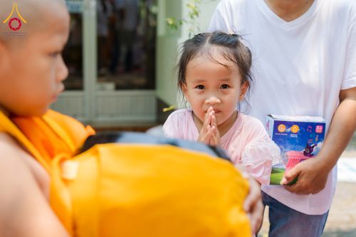 ภาพ No.318925:วันจันทร์ที่ ๖ เมษายน พ.ศ.๒๕๖๙  โครงการบรรพชาสามเณรภาคฤดูร้อน ประจำปี ๒๕๖๙  บูชาธรรม ๘๒ ปี หลวงพ่อธัมมชโย  ณ วัดห้วยตองสัก อำเภอจอมทอง จังหวัดเชียงใหม่