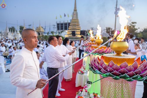 ภาพ No.294029:วันที่ 13 มกราคม พ.ศ. 2569 พิธีจุดประทีปถวายเป็นพุทธบูชา และบูชาธรรมมหาปูชนียาจารย์  (ภาพชุดที่ 2) ณ วัดสองพี่น้อง ต.ต้นตาล อ.สองพี่น้อง จ.สุพรรณบุรี ในโครงการธรรมยาตรา กตัญญูบูชา มหาปูชนียาจารย์ พระมงคลเทพมุนี(สด จนฺทสโร) พระผู้ปราบมาร อนุสรณ์สถาน 7 แห่