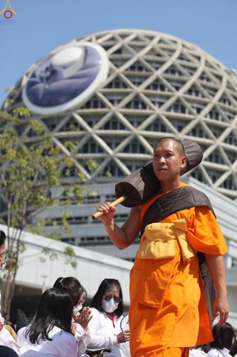 ภาพ No.304627:วันที่ 25 มกราคม พ.ศ. 2569 พิธีต้อนรับพระธรรมยาตรา (ภาพชุดที่ 2) รร.สามัคคีราษฏร์บำรุง-วัดพระธรรมกาย ในโครงการธรรมยาตรา กตัญญูบูชา มหาปูชนียาจารย์ พระมงคลเทพมุนี(สด จนฺทสโร) พระผู้ปราบมาร อนุสรณ์สถาน 7 แห่ง ปีที่ 14