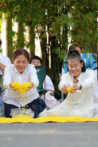 ภาพ No.287715:วันที่ 3 มกราคม พ.ศ. 2569 พิธีต้อนรับพระธรรมยาตรา ครั้งที่ 2 (ภาพชุดที่ 2) ในโครงการธรรมยาตรา กตัญญูบูชา มหาปูชนียาจารย์ พระมงคลเทพมุนี(สด จนฺทสโร) พระผู้ปราบมาร อนุสรณ์สถาน 7 แห่ง ปีที่ 14 ณ อนุสรณ์สถานมหาวิหารพระมงคลเทพมุนี (โลตัสแลนด์) อ.สองพี่น้อง จ.