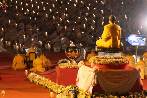 ภาพ No.90327:พิธีจุดประทีป 20,000 ดวง บูชาพระมหาธรรมกายเจดีย์ และบูชาพระมงคลเทพมุนี(สด จนฺทสโร) พระผู้ปราบมาร วันอังคารที่ 10 ตุลาคม พ.ศ. 2566 ณ ลานธรรมพระมหาธรรมกายเจดีย์ วัดพระธรรมกาย จ.ปทุมธานี