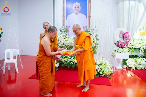 ภาพ No.314411:วันพฤหัสบดีที่ 19 มีนาคม พ.ศ. 2569 พิธีบำเพ็ญกุศล คุณพ่อณรงค์ จินตมากุล โยมบิดา พระครูปลัดรัตนวีรวัฒน์ (รังสฤษดิ์ อิทฺธิจินตโก) ที่ปรึกษาเจ้าคณะจังหวัดปทุมธานี เจ้าอาวาสวัดพระธรรมกาย  ณ ห้องปลูกศรัทธา 2 วัดพระธรรมกาย ปทุมธานี