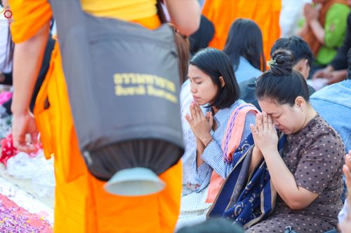 ภาพ No.292984:วันที่ 11 มกราคม พ.ศ. 2569 พิธีต้อนรับพระธรรมยาตรา ณ อนุสรณ์สถานลำดับที่ 3 (ภาพชุดที่ 2) สถานที่เกิดในเพศสมณะ วัดสองพี่น้อง อำเภอสองพี่น้อง จังหวัดสุพรรณบุรี ในโครงการธรรมยาตรา กตัญญูบูชา มหาปูชนียาจารย์ พระมงคลเทพมุนี(สด จนฺทสโร) พระผู้ปราบมาร อนุสรณ์สถ
