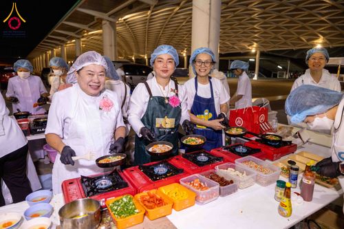 ภาพ No.306799:วันที่ 31 มกราคม พ.ศ. 2569 พิธีถวายภัตตาหารเป็นสังฆทาน แด่พระธรรมยาตรา ณ วัดพระธรรมกาย  จังหวัดปทุมธานี ในโครงการธรรมยาตรา กตัญญูบูชา มหาปูชนียาจารย์ พระมงคลเทพมุนี(สด จนฺทสโร) พระผู้ปราบมาร อนุสรณ์สถาน 7 แห่ง ปีที่ 14