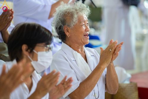 ภาพ No.86381:วันธรรมชัย ปีที่ 55 พิธีทอดผ้าป่ากฐินสมทบครั้งที่1, พิธีเจริญพุทธมนต์ ลูกนิมิตมหาสมบัติฯ พิธีจุดประทีป,พิธีฉลองชัยสวดมนต์บทธัมมจักกัปปวัตนสูตร วันอาทิตย์ที่ 27 สิงหาคม พ.ศ.2566 ณ สภาธรรมกายสากล / มหารัตนวิหารคด วัดพระธรรมกาย