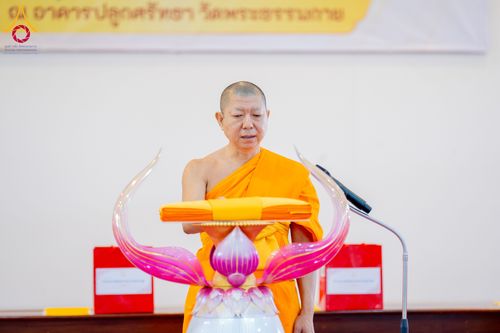 ภาพ No.278452:วันพุธที่ 10 ธันวาคม พ.ศ.2568  พิธีทอดผ้าป่าเพื่อสนับสนุนโครงการตักบาตรพระ 10,000 รูป เมืองกาญจนบุรี ณ อาคารปลูกศรัทธา วัดพระธรรมกาย