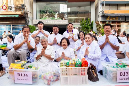 ภาพ No.343184:วันอาทิตย์ที่ 16 สิงหาคม พ.ศ.2569 พิธีตักบาตรพระ 10,000 รูป นานาชาติ ปีที่ 23 คณะสงฆ์ 4 ประเทศ 14 จังหวัดภาคใต้ น้อมถวายเป็นพุทธบูชา ทำบุญเพื่อแม่- พ่อ ณ ถนนนิพัทธ์อุทิศ 3 อ.หาดใหญ่ จ.สงขลา