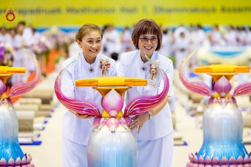 ภาพ No.215638:วันอาทิตย์ต้นเดือนที่ 6 เมษายน พ.ศ. 2568 ขบวนอัญเชิญผ้าป่าสมทบ มหาสังฆทาน 40,000 กว่าวัดทั่วประเทศ ณ สภาธรรมกายสากล วัดพระธรรมกาย