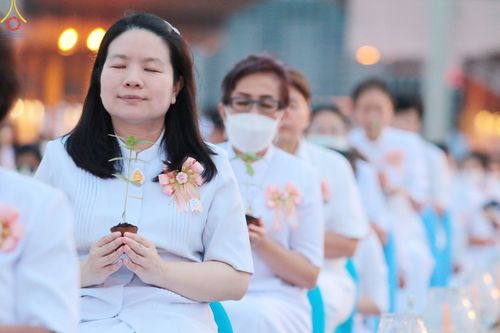 ภาพ No.90163:พิธีปลูกทรัพย์บานชื่น  เนื่องใน 139 ปี วันคล้ายวันเกิดด้วยรูปกายเนื้อ พระมงคลเทพมุนี (สด จนฺทสโร) พระผู้ปราบมาร วันอังคารที่ 10 ตุลาคม พ.ศ. 2566 ณ วัดพระธรรมกาย จ.ปทุมธานี