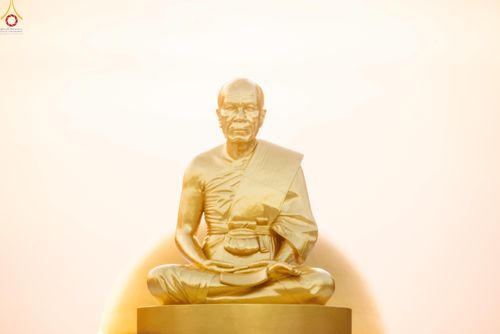 ภาพ No.281558:วันที่ 24 ธันวาคม พ.ศ.2568 พระธรรมยาตรา ปฏิบัติธรรม และถ่ายภาพหมู่ประวัติศาสตร์ ณ ลานหน้ามหาวิหารพระมงคลเทพมุนีฯ วัดพระธรรมกาย