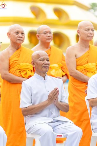ภาพ No.330597:วันที่ 30 พฤษภาคม พ.ศ.2569 พิธีตัดปอยผมและปลงผม อุบาสกอุปสมบทอุทิศชีวิต 11 ท่าน (ภาพชุดที่ 2) ณ โบสถ์พระไตรปิฎก วัดพระธรรมกาย จังหวัดปทุมธานี