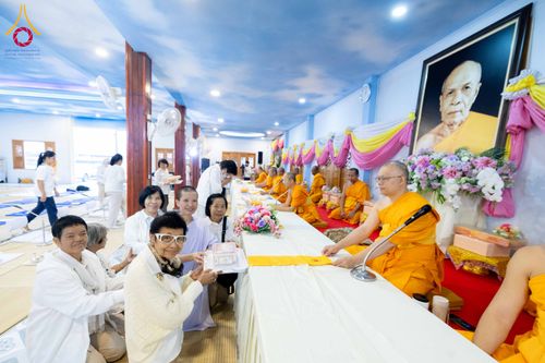 ภาพ No.295566:วันที่ 16 มกราคม พ.ศ. 2569 พิธีถวายภัตตาหารเป็นสังฆทาน แด่พระธรรมยาตรา ณ วัดโบสถ์บน ต.บางคูเวียง จ.นนทบุรี อนุสรณ์สถานลำดับที่ 4 สถานที่เกิดด้วยกายธรรม ในโครงการธรรมยาตรา กตัญญูบูชา มหาปูชนียาจารย์ พระมงคลเทพมุนี(สด จนฺทสโร) พระผู้ปราบมาร อนุสรณ์สถาน 7 แ