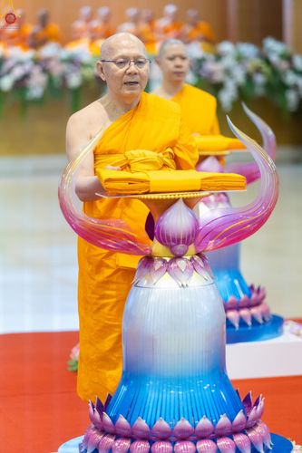 ภาพ No.345700:วันพฤหัสบดีที่ 27 สิงหาคม พ.ศ.2569 พิธีทอดผ้าป่าเพื่อถวายอุปกรณ์สื่อโสตทัศน์ อาคาร 82 ปี หลวงพ่อธัมมชโย พิธีทอดผ้าป่าสมทบกฐินวัดพระธรรมกาย และสมทบกฐิน 30,000 กว่าวัดทั่วไทย ครั้งที่ 1 ประจำปี พุทธศักราช 2569 ณ วัดพระธรรมกาย ปทุมธานี