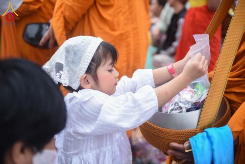 ภาพ No.285981:วันเสาร์ที่ 13 ธันวาคม พ.ศ.2568 พิธีตักบาตรพระภิกษุสามเณร 1,000 รูป ณ บริเวณหน้าอุทยานแห่งชาติเขาใหญ่ อำเภอปากช่อง จ.นครราชสีมา