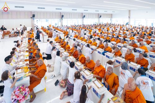 ภาพ No.337131:วันเสาร์ที่ 27 มิถุนายน พ.ศ. 2569 พิธีตักบาตรแด่คณะสงฆ์ 323 วัด 4 จังหวัดชายแดนภาคใต้ พิธีถวายสังฆทานแด่คณะสงฆ์ 323 วัด ปีที่ 22 ครั้งที่ 186 พิธีมอบกองทุนหนุนแรงใจช่วยครูใต้ ปีที่ 19 ครั้งที่ 149 และพิธีทำบุญอุทิศส่วนกุศลให้ผู้วายชนม์ ณ ศูนย์ปฏิบัติธรรม