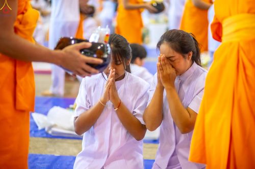 ภาพ No.337684:วันอาทิตย์ต้นเดือน 5 กรกฎาคม พ.ศ.2569 พิธีตักบาตรข้าวสารอาหารแห้ง  ณ บ้านแก้วเรือนทองคุณยายฯ วัดพระธรรมกาย