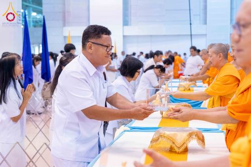 ภาพ No.338073:วันอาทิตย์ต้นเดือน 5 กรกฎาคม พ.ศ.2569 สัมมนาพิเศษ พิธีมอบพระของขวัญ ณ ห้องแก้วสารพัด1 วัดพระธรรมกาย