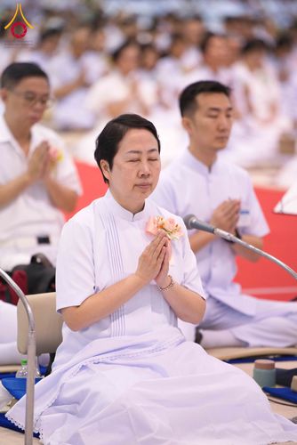 ภาพ No.318397:วันอาทิตย์ต้นเดือนที่ 5 เมษายน พ.ศ.2569 พิธีบูชาข้าวพระ ณ สภาธรรมกายสากล วัดพระธรรมกาย